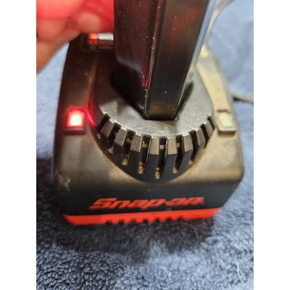 Snap-On Model CTC572 7.2 Volt Class 2 Battery Charger‎ Working